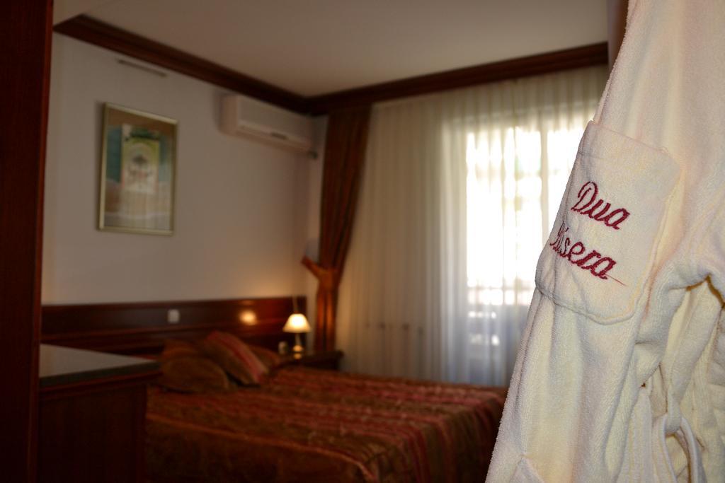 Hotel Dva Bisera لاغادين المظهر الخارجي الصورة