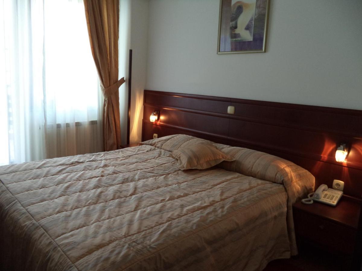 Hotel Dva Bisera لاغادين الغرفة الصورة