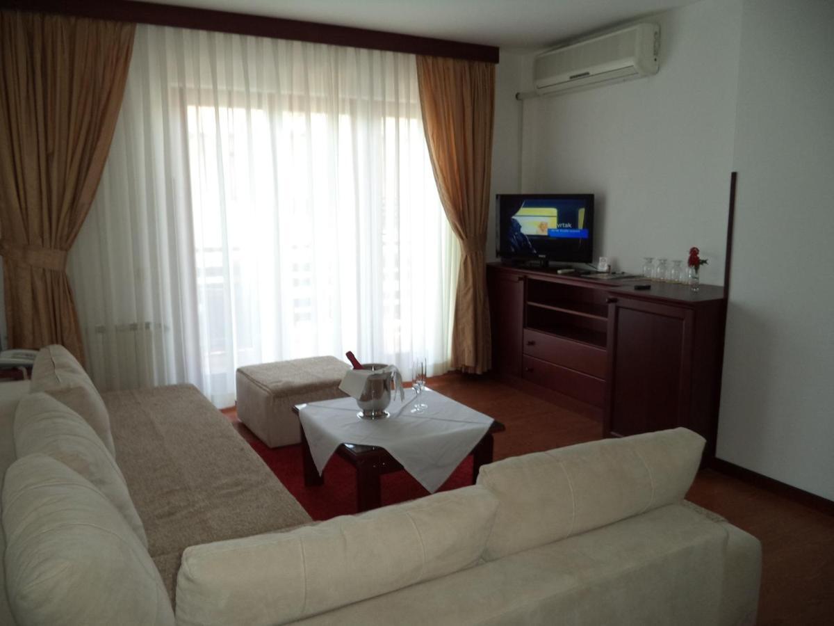 Hotel Dva Bisera لاغادين الغرفة الصورة